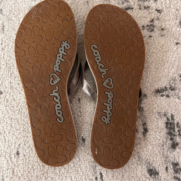 COACH POPPY silver pewter flip flops size 8 - Picture 4 of 5